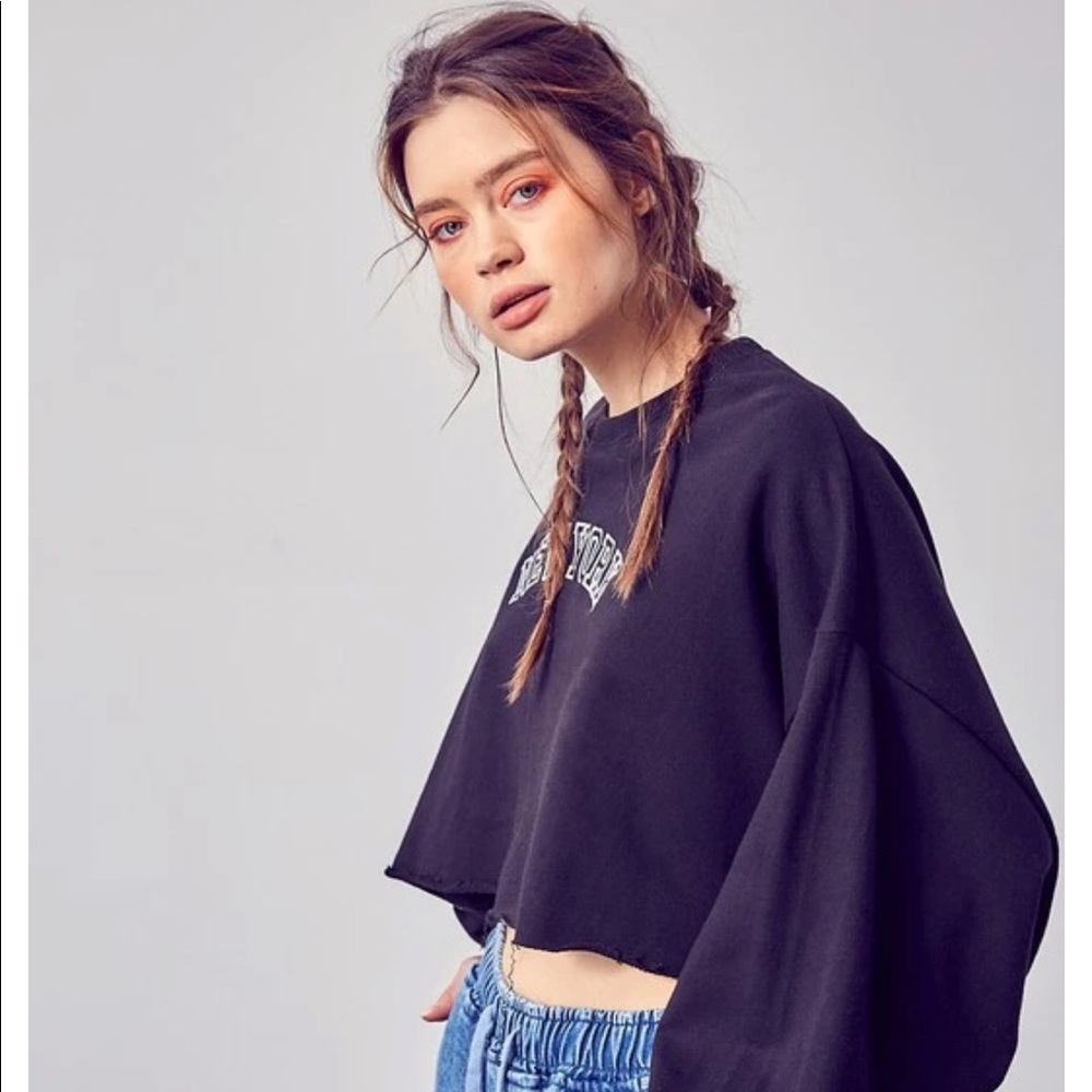 NEW🖤🖤 Ballon sleeve New York crop sweater